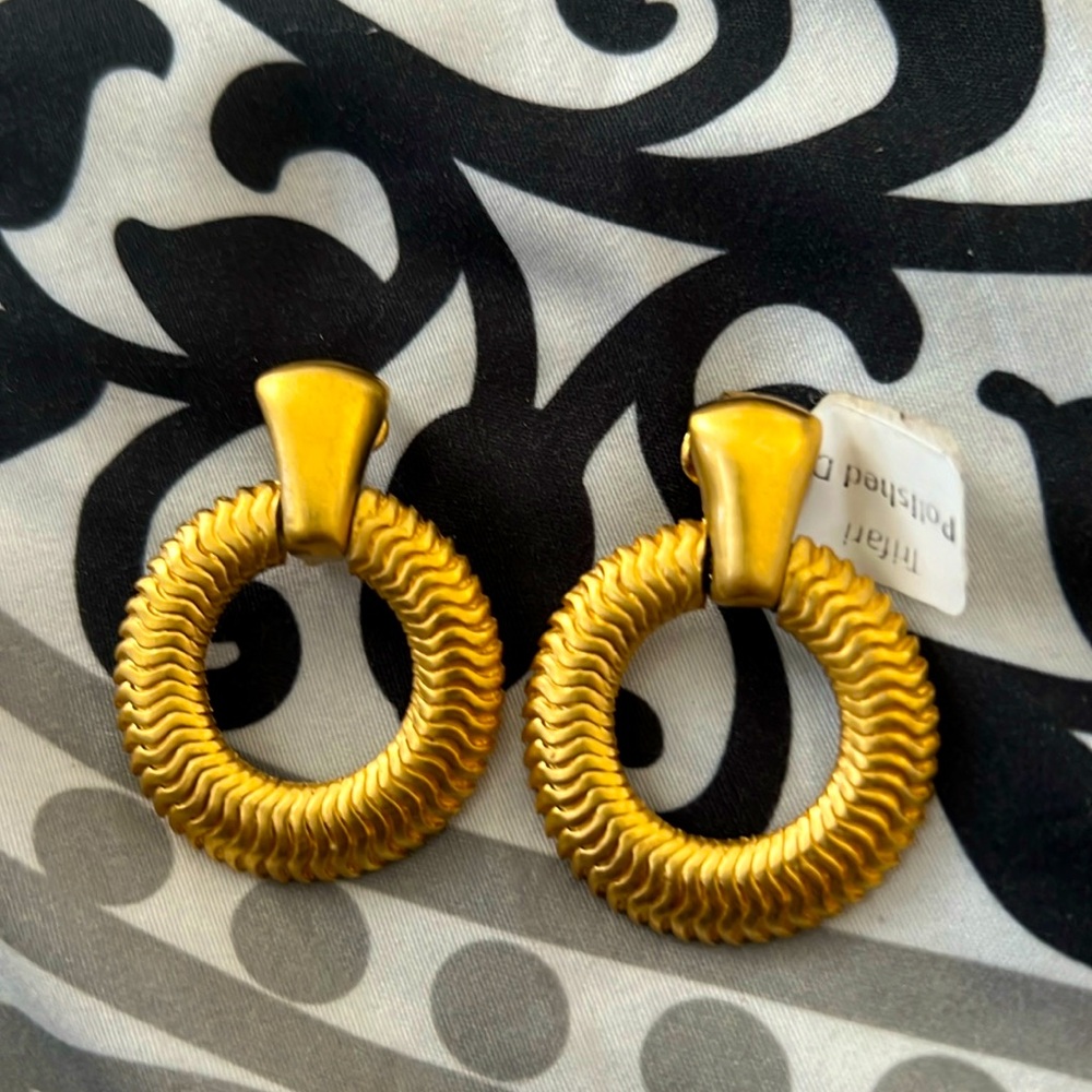Vintage 1980s signed Trifari Earrings in like new condition